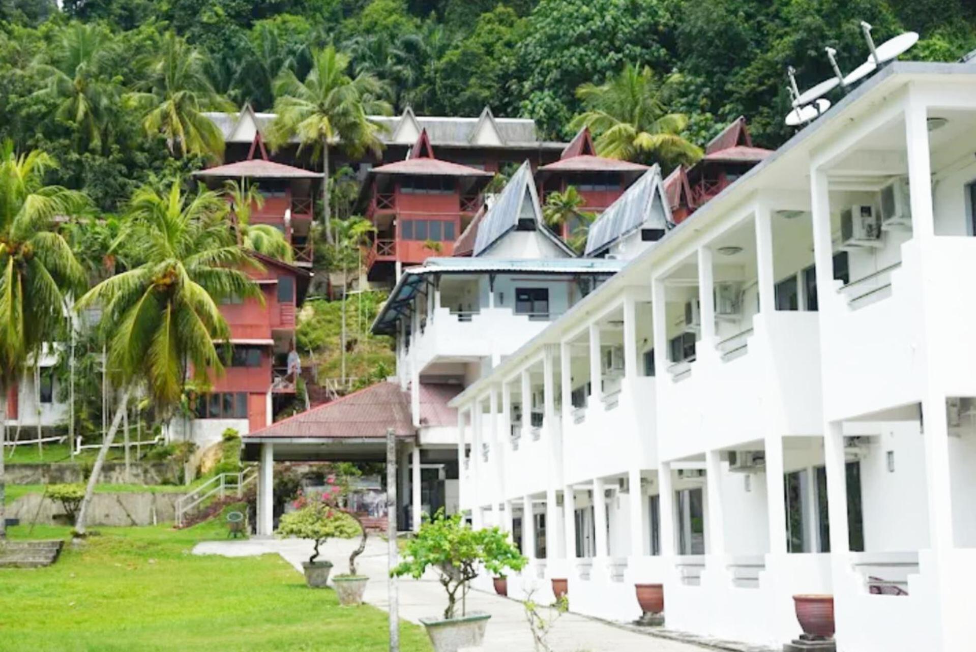 Analisa Beach Resort Pekan Pangkor Exterior photo