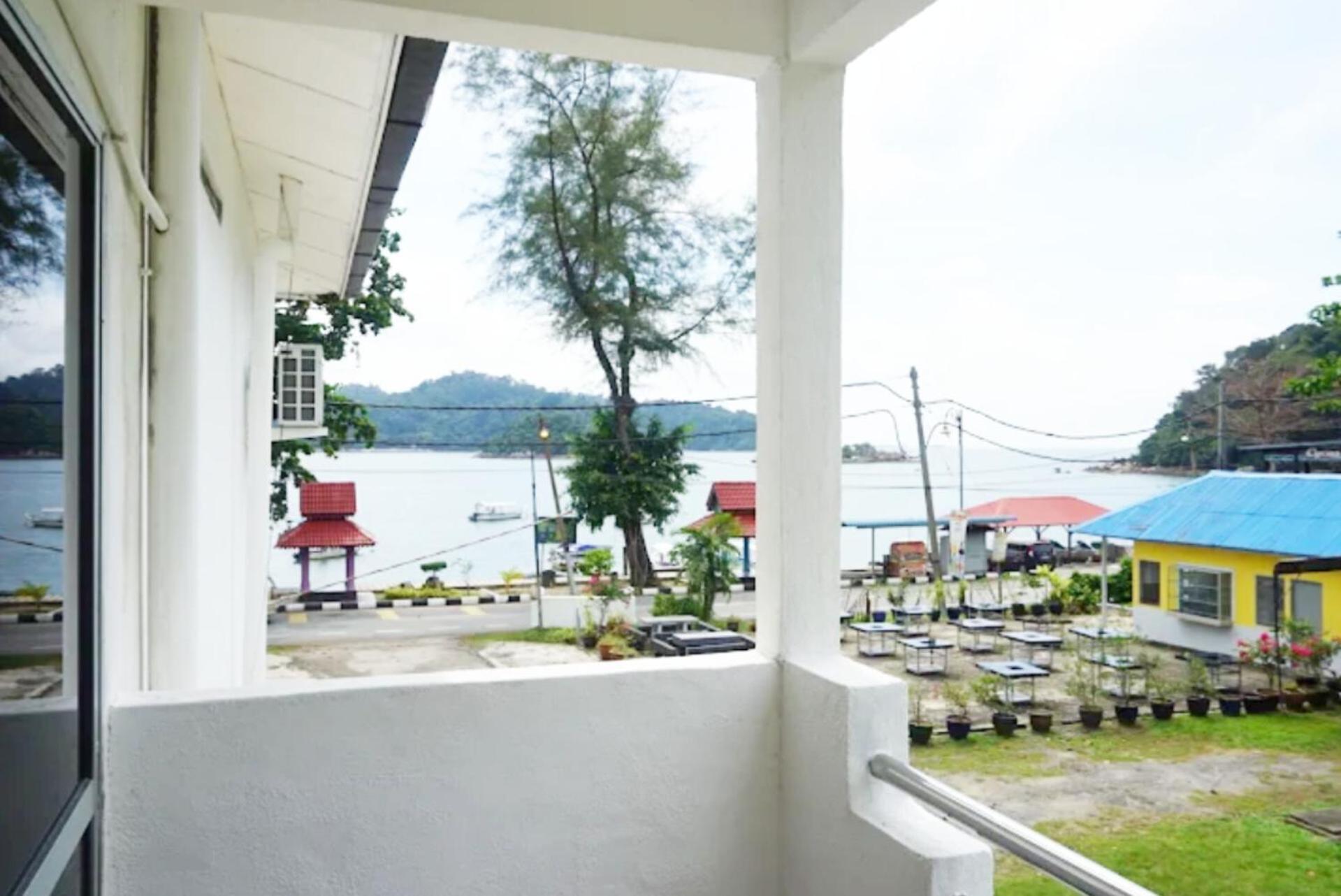 Analisa Beach Resort Pekan Pangkor Exterior photo