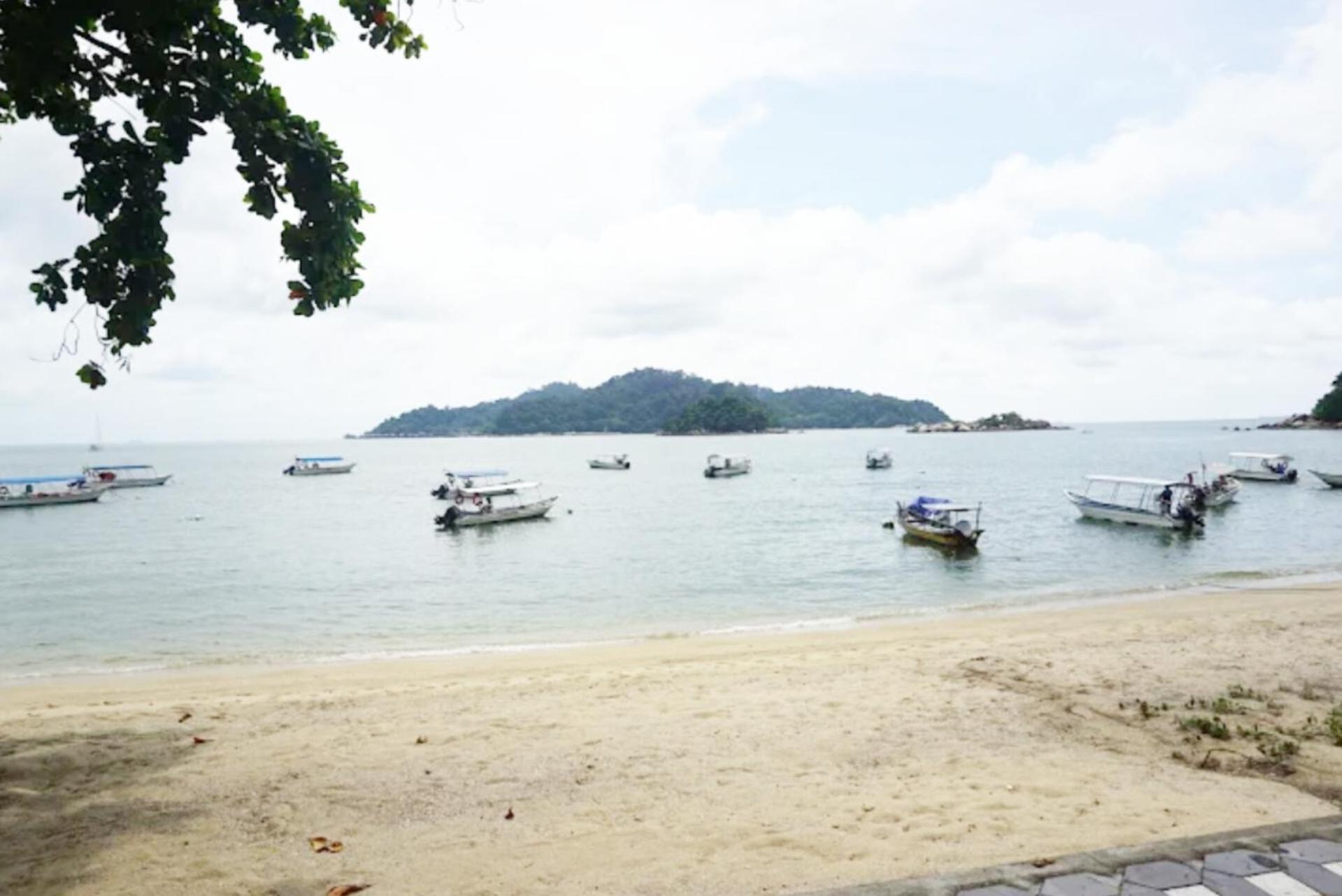 Analisa Beach Resort Pekan Pangkor Exterior photo